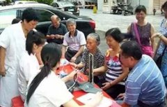 广州长安风湿病医院开展“关爱居民健康”进社区活动